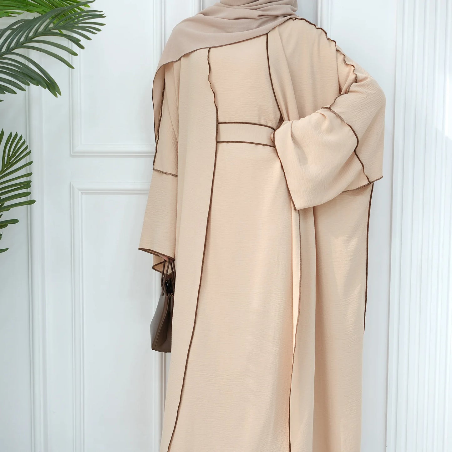 Modern Flowing Abaya – Lightweight & Timeless Design
