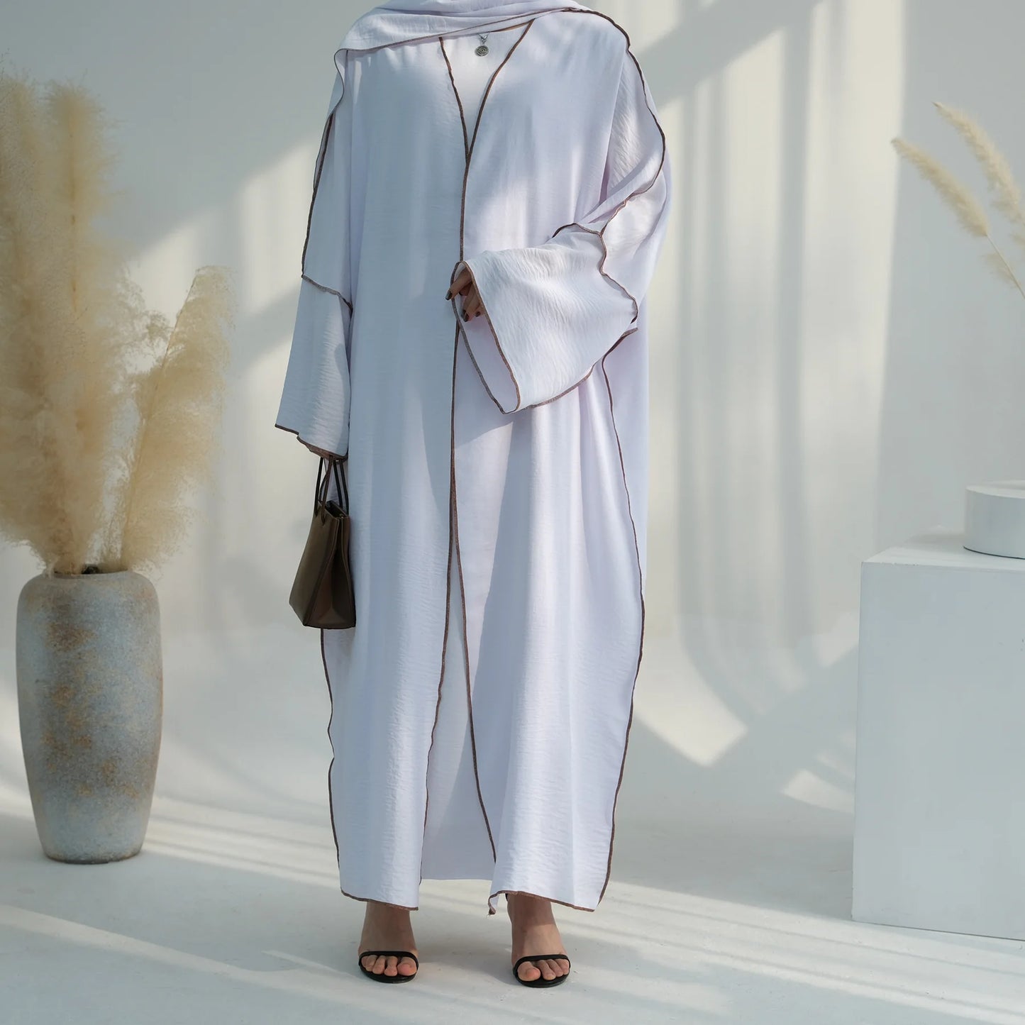Modern Flowing Abaya – Lightweight & Timeless Design
