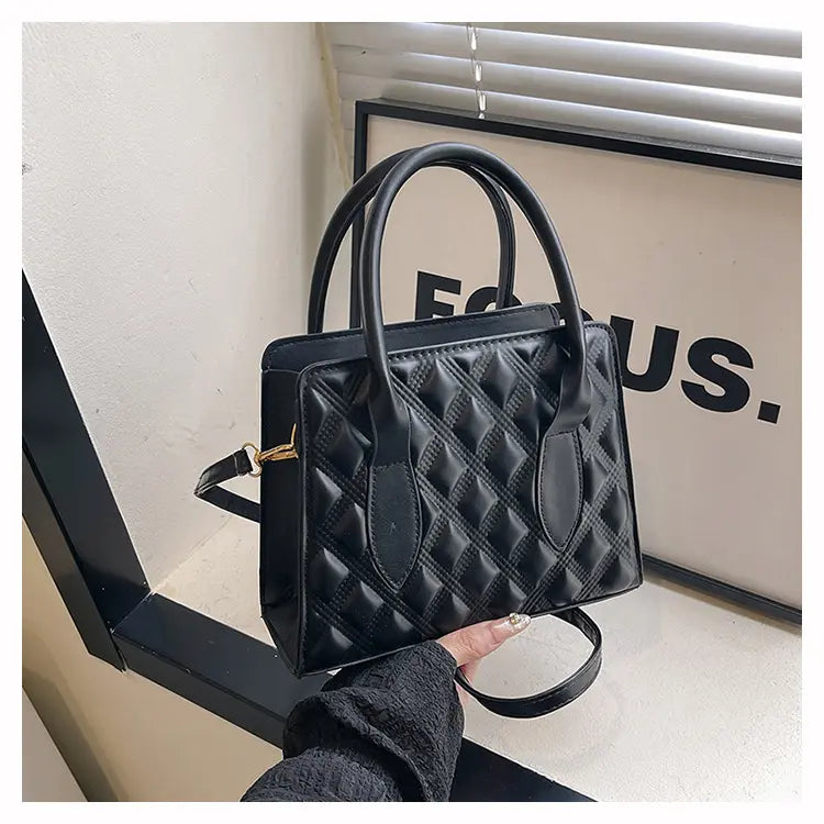 Mini Quilted Handbag – Elegant, Compact & Trendy
