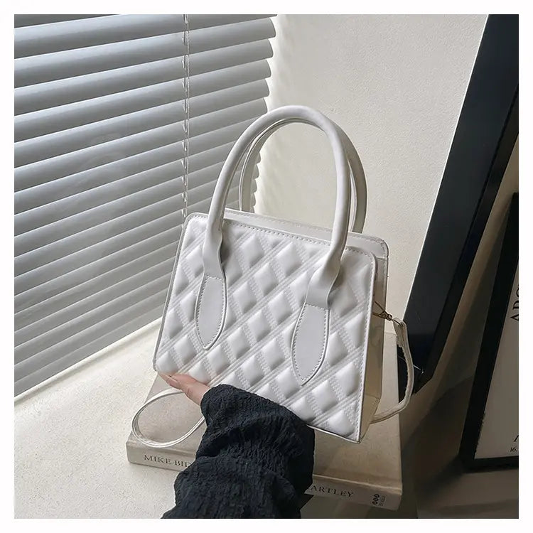 Mini Quilted Handbag – Elegant, Compact & Trendy