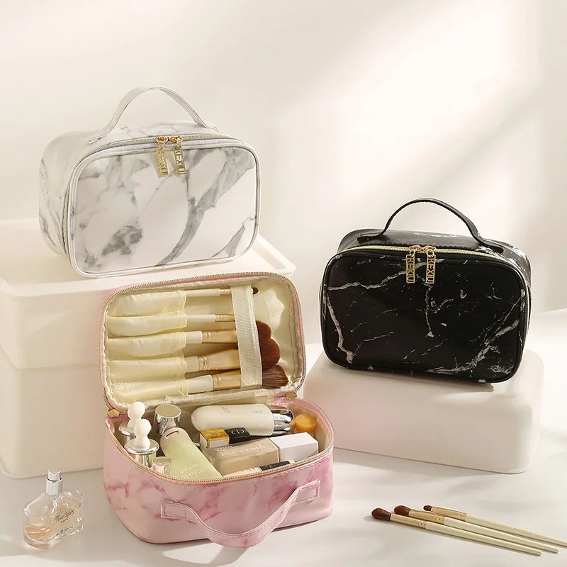 Classic Croc-Texture Handbag – Sophisticated & Functional