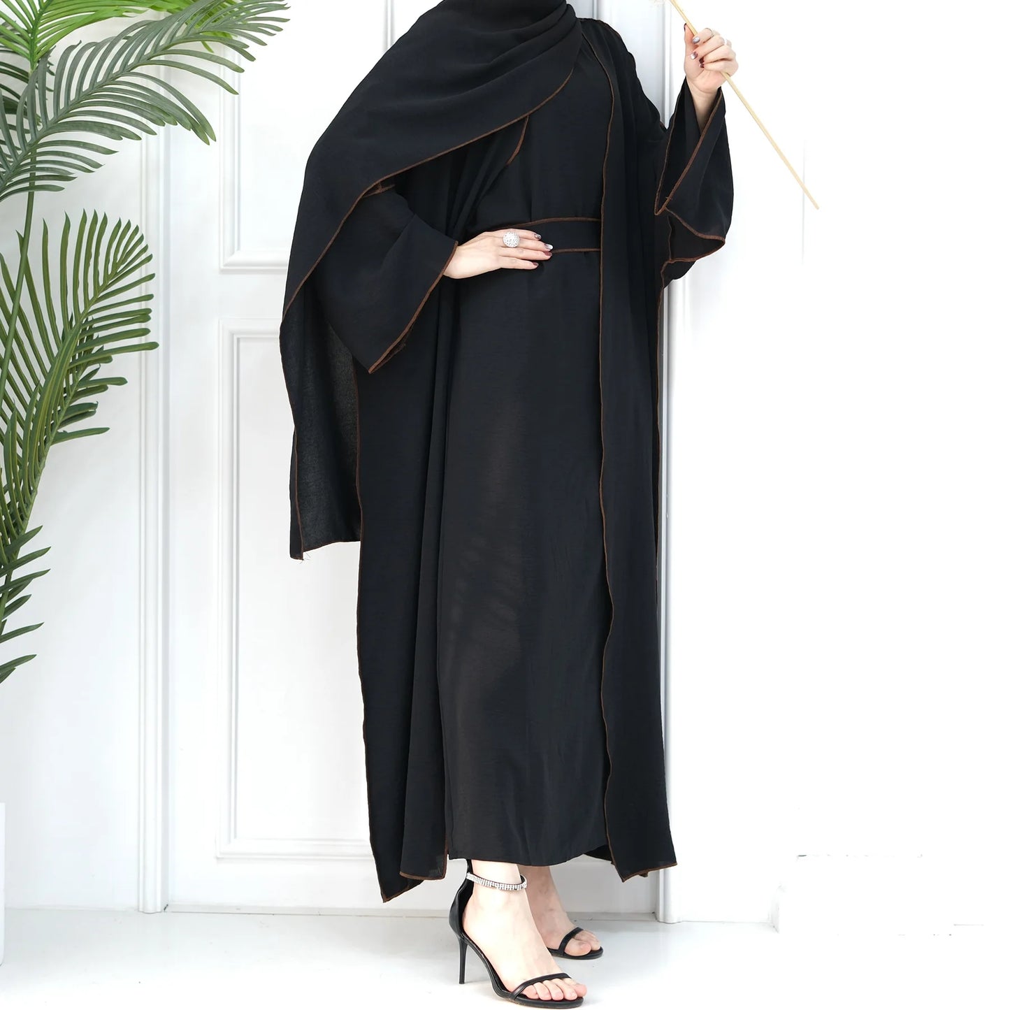 Modern Flowing Abaya – Lightweight & Timeless Design