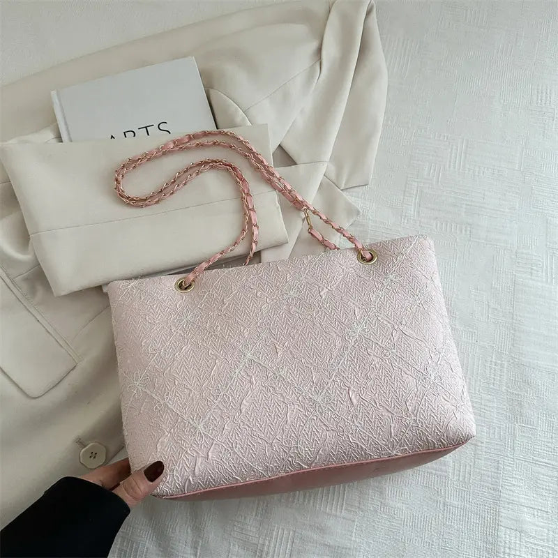 Chain Shoulder Bag – Chic, Lightweight & Trendy