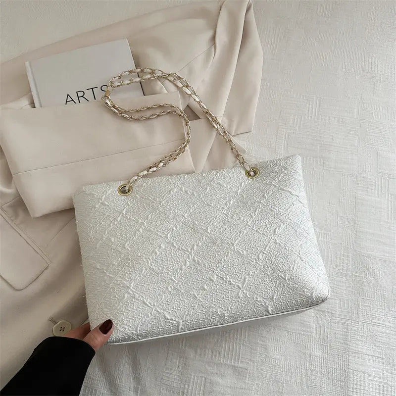 Chain Shoulder Bag – Chic, Lightweight & Trendy