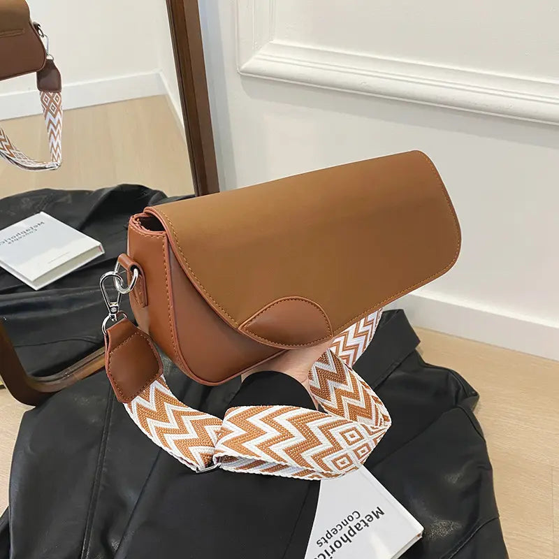 👜 Elegant Shoulder Bag with Patterned Strap – Chic and Versatile