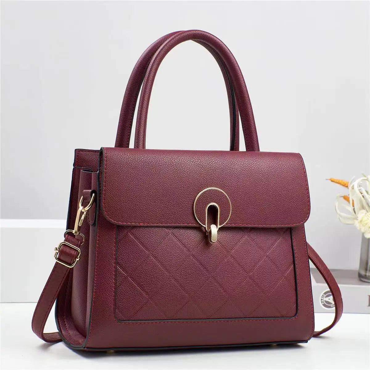 Classic and Elegant Handbag with Luxurious Detailing
